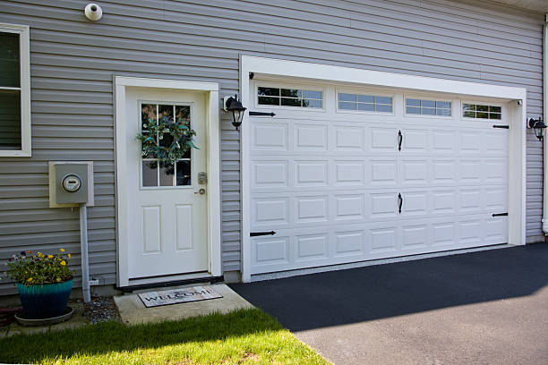 24/7 Emergency Garage Door Panel Replacement experts in Hartford City, IN